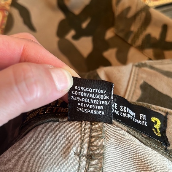 Ym Inc Low Rise Skinny Fit Military Camo Jeans Size 3 - Picture 13 of 16